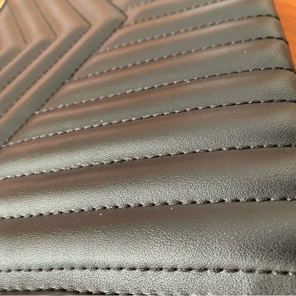 Elegant Black Quilted foam Clutch like new  9”x7” - Picture 8 of 9